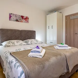 The Rozolina Cres