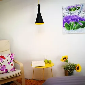 Art Kuning Cres